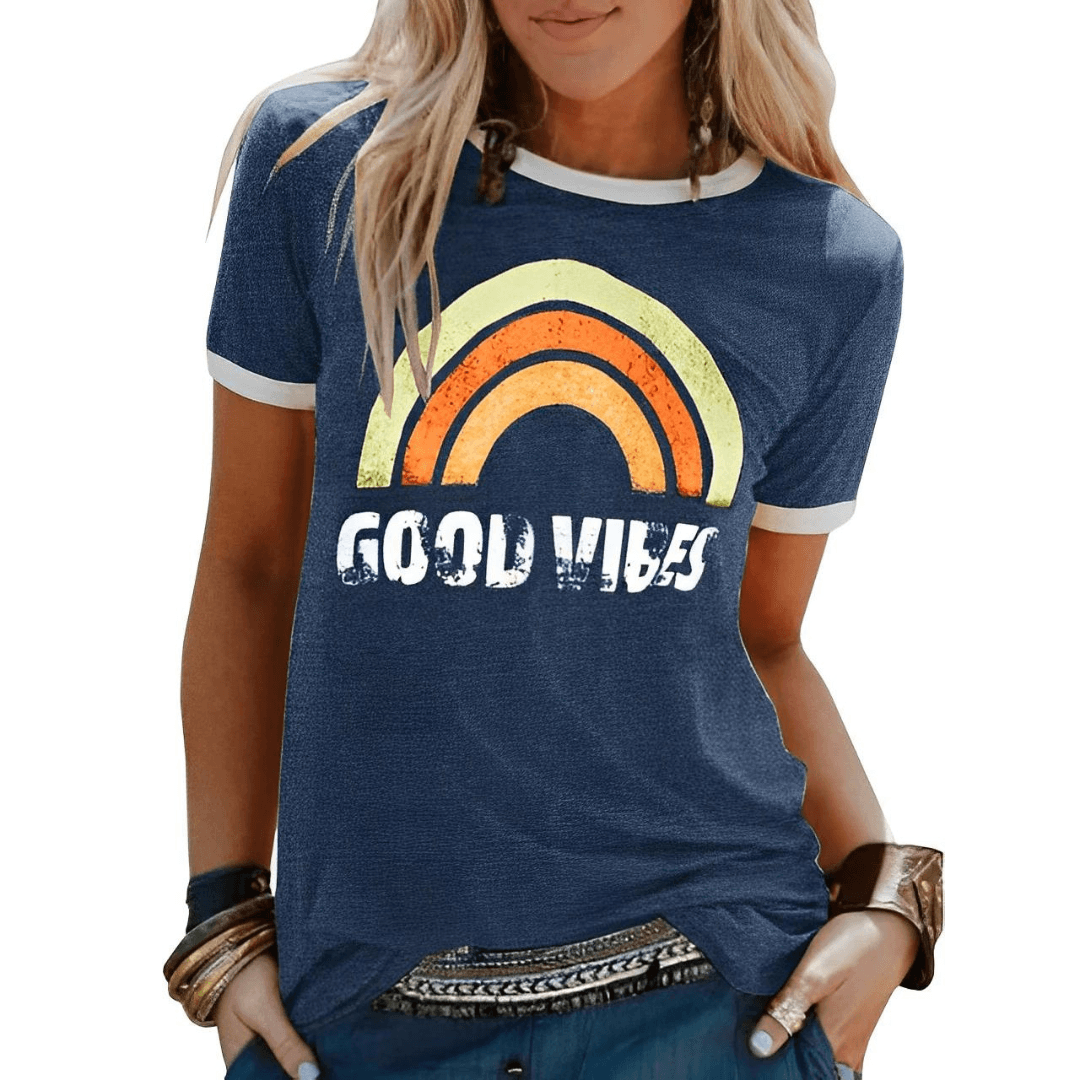 grace-verbreiten-sie-positivitat-mit-unserem-good-vibes-shirt-amodafashion-de-1_25af910c-928f-4b37-8672-8e5f39864a19.png